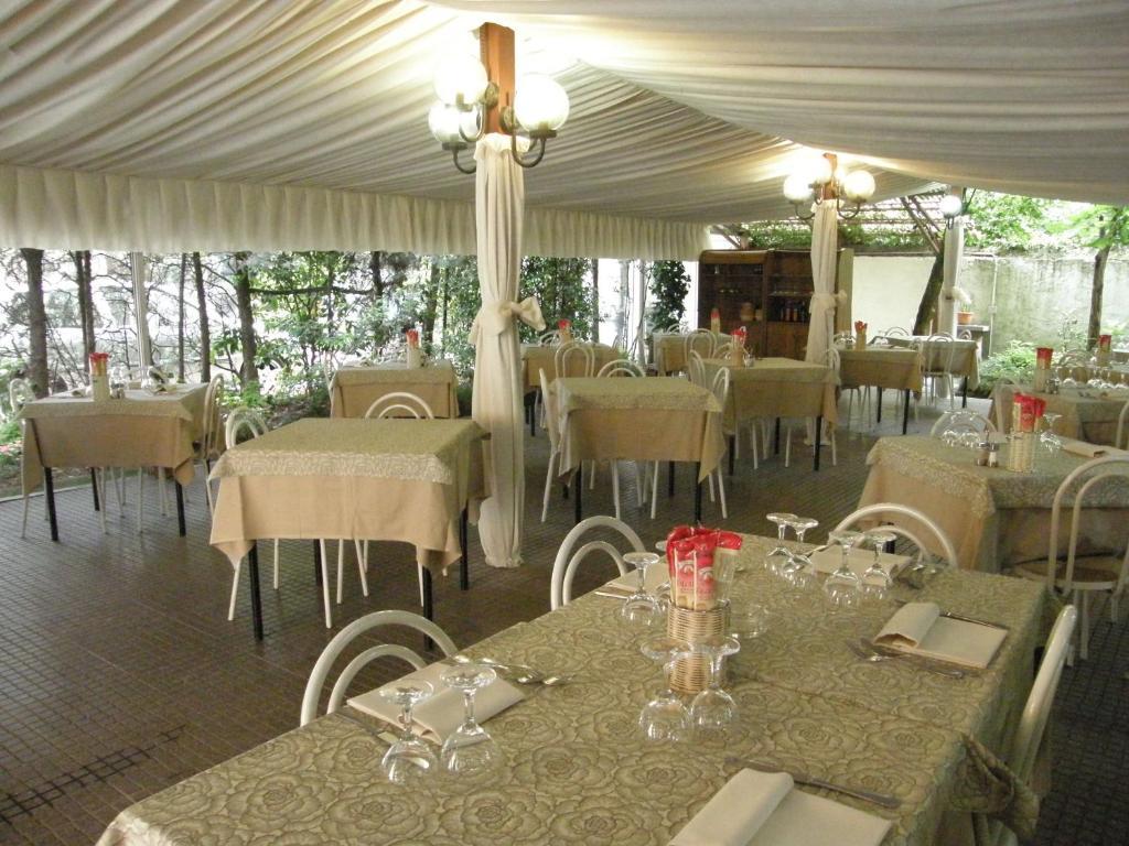 Albergo Ristorante La Scaiola Nuvolera Eksteriør billede